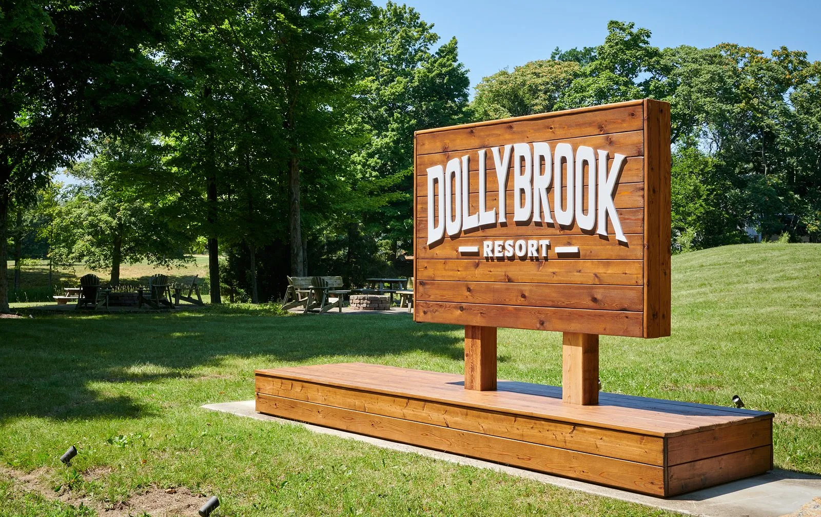 DollyBrook Resort sign
